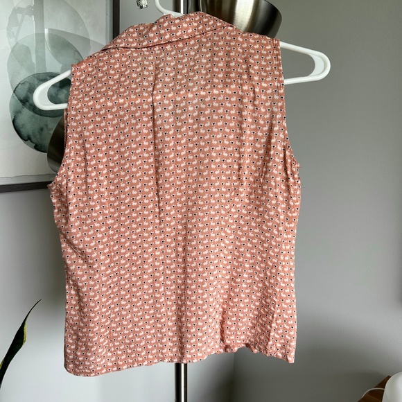 XS/S Sleeveless Peach Rabbit Motif Shirt - Picture 2 of 6